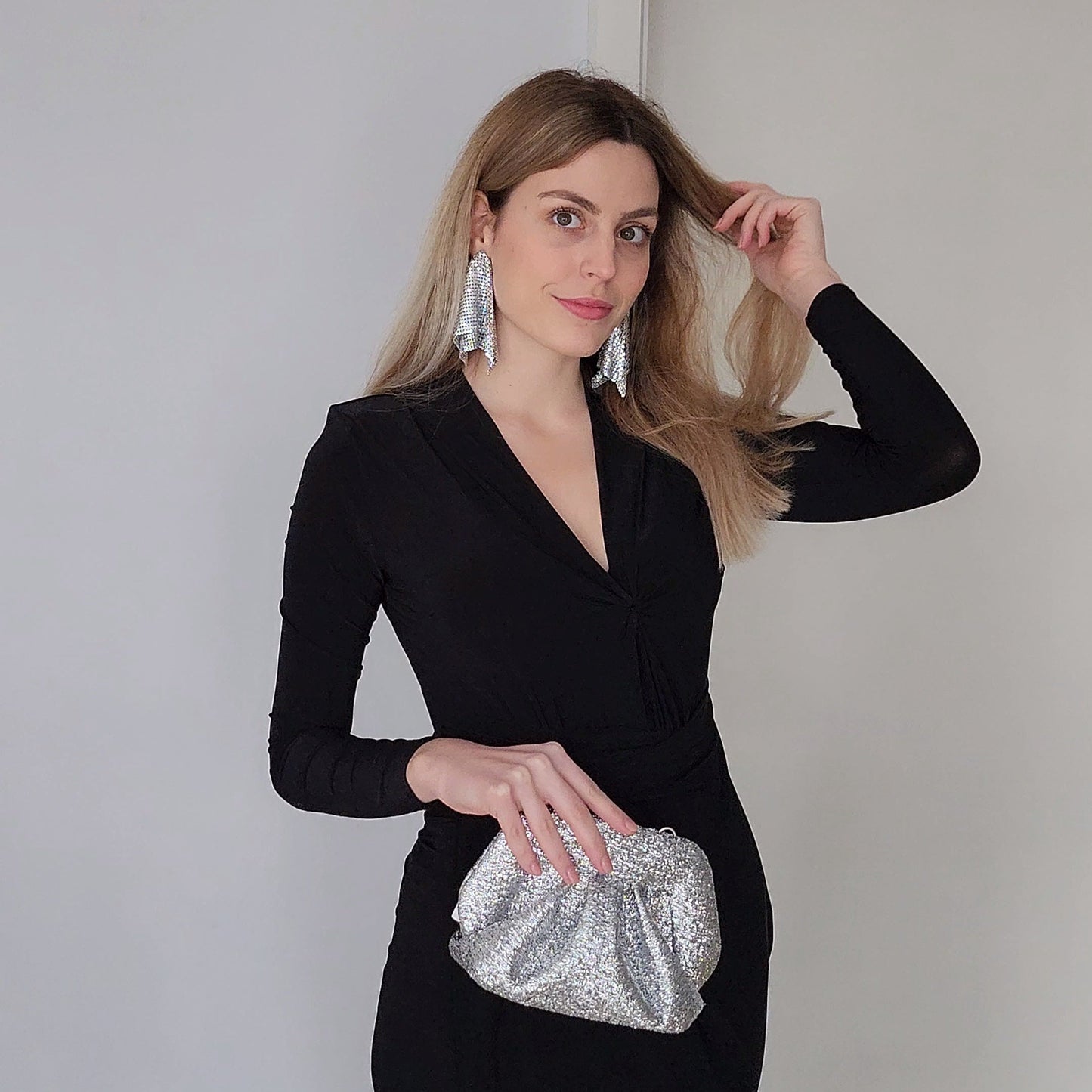 THEMOIRè Gea Sparkling Clutch & Rosantica Mesh Pendant Earrings Silver